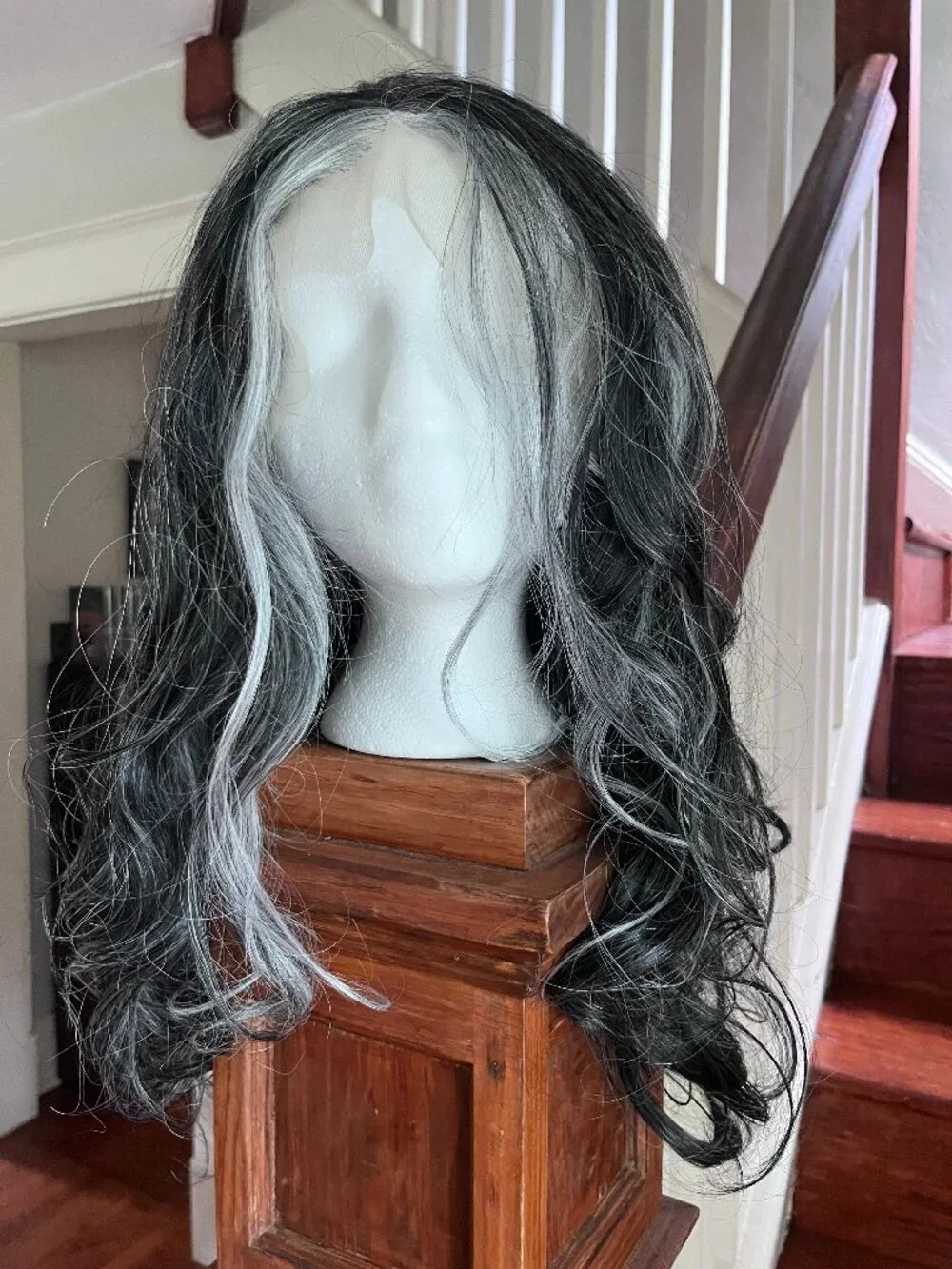 Long Wavy Salt-and-Pepper Wig - Natural Gray & Black